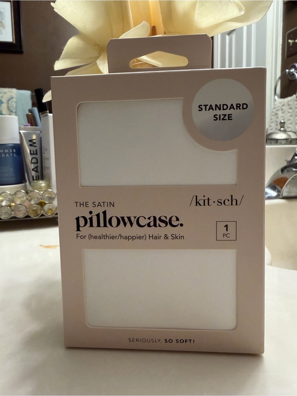 Kitsch Satin Pillowcase in White
NEW & UNOPENED
